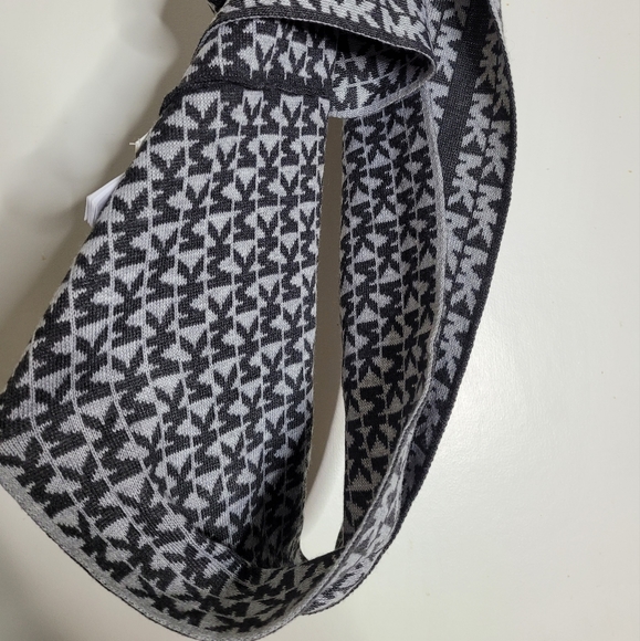 Michael Kors infinity scarf - Picture 5 of 5